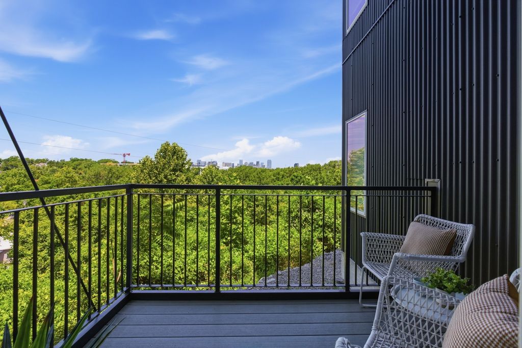 400 Herron Dr 102, Nashville