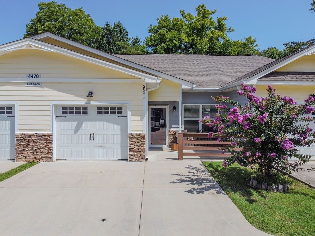 4470 Keith Street Nw 203, Cleveland