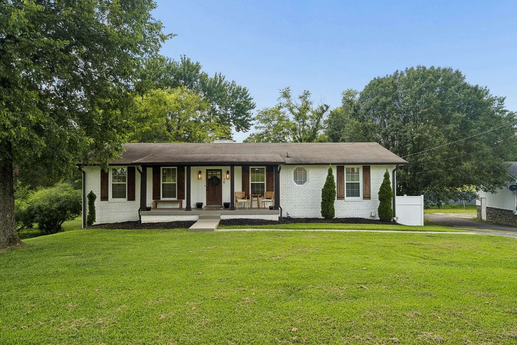 138 East Dr, Hendersonville