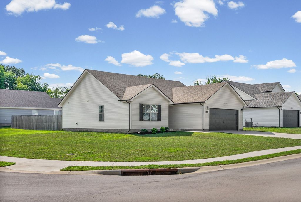 1416 Fredrick Dr, Clarksville