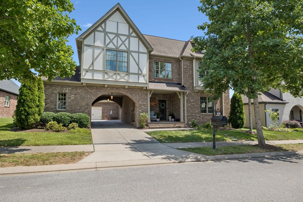 820 Fontwell Ln, Franklin