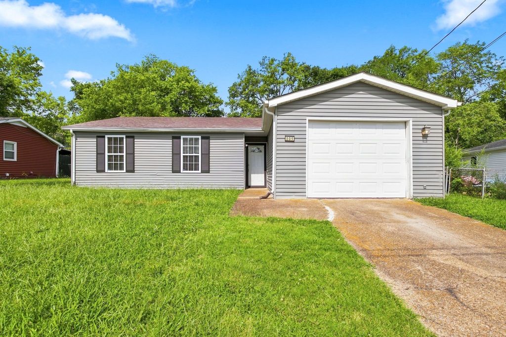 809 Fawn Ln, Madison