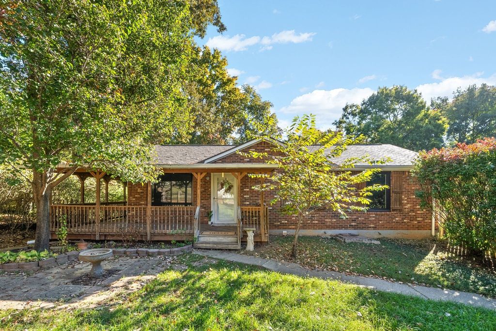 527 Ginkgo Dr, Clarksville