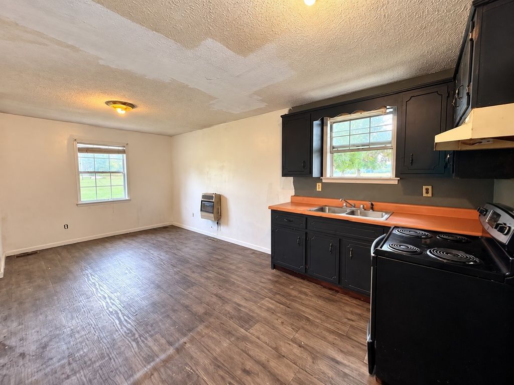 686 Johnson St, Clarksville
