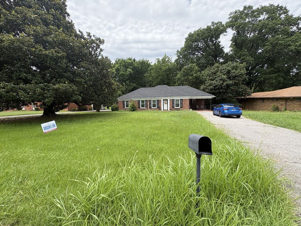 1348 Oakwood Dr, Memphis