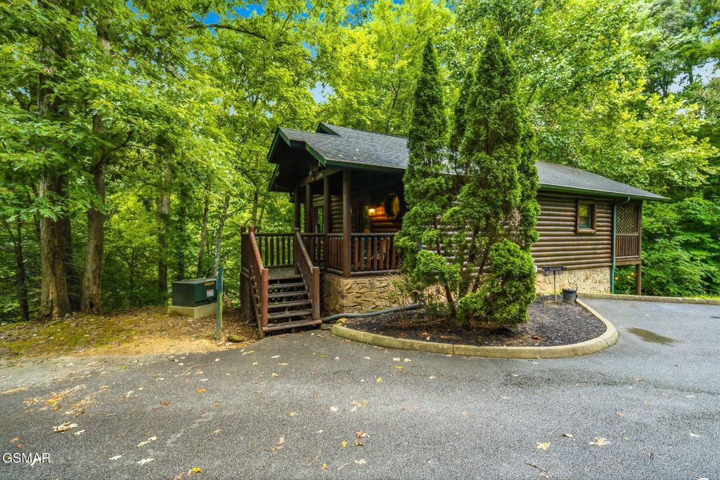 625 Gatlinburg Falls Way, Gatlinburg