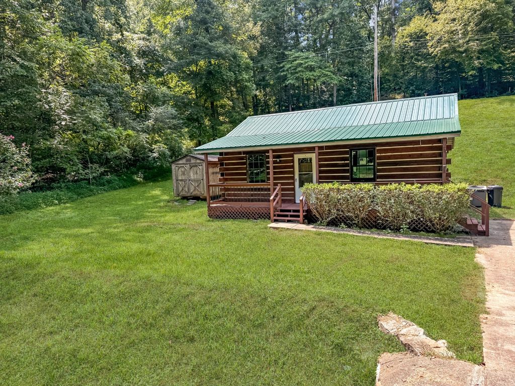 165 Lakeshore Dr, Dover