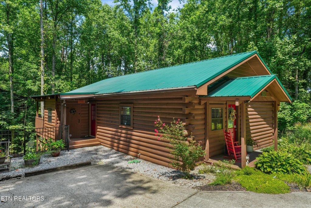 4023 Ole Smoky Way, Sevierville