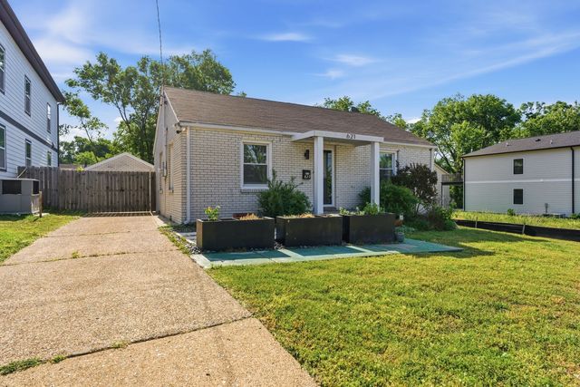 621 N 9th St, Nashville