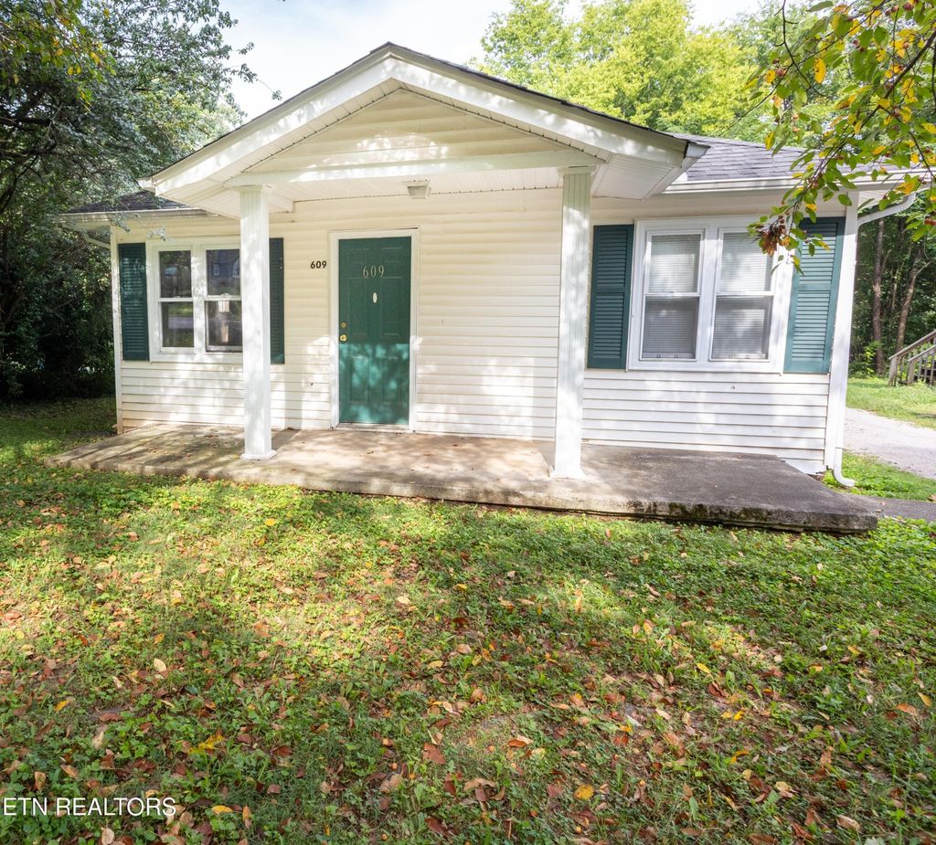 609 W Inskip Drive, Knoxville