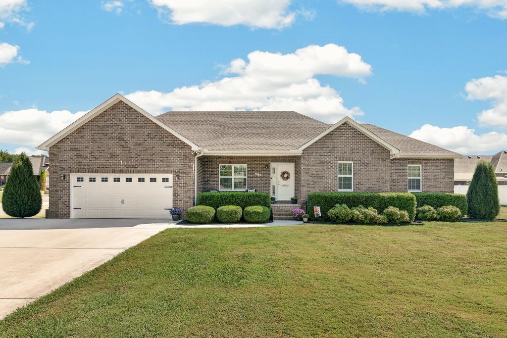 416 Colonial Dr, Winchester