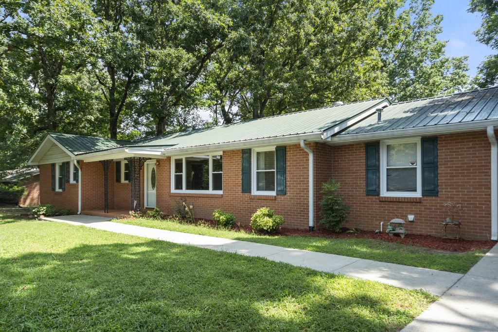 306 Cedarview Dr, Dickson