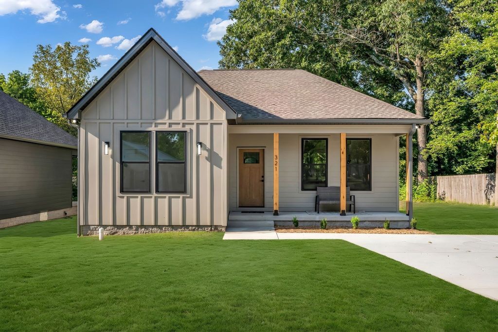 321 Jackson Street, White Bluff