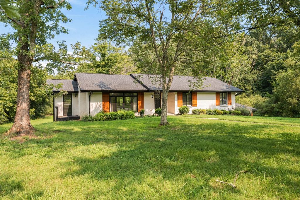 2498 Center Point Rd, Hendersonville