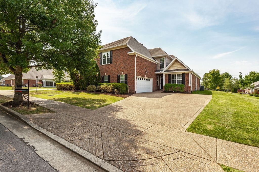 1309 Waxwing Dr, Hermitage