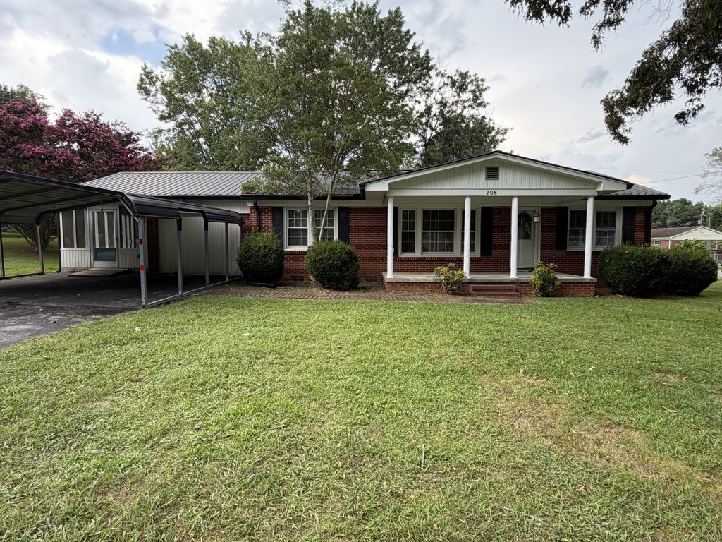 708 Cadillac Ln, McMinnville