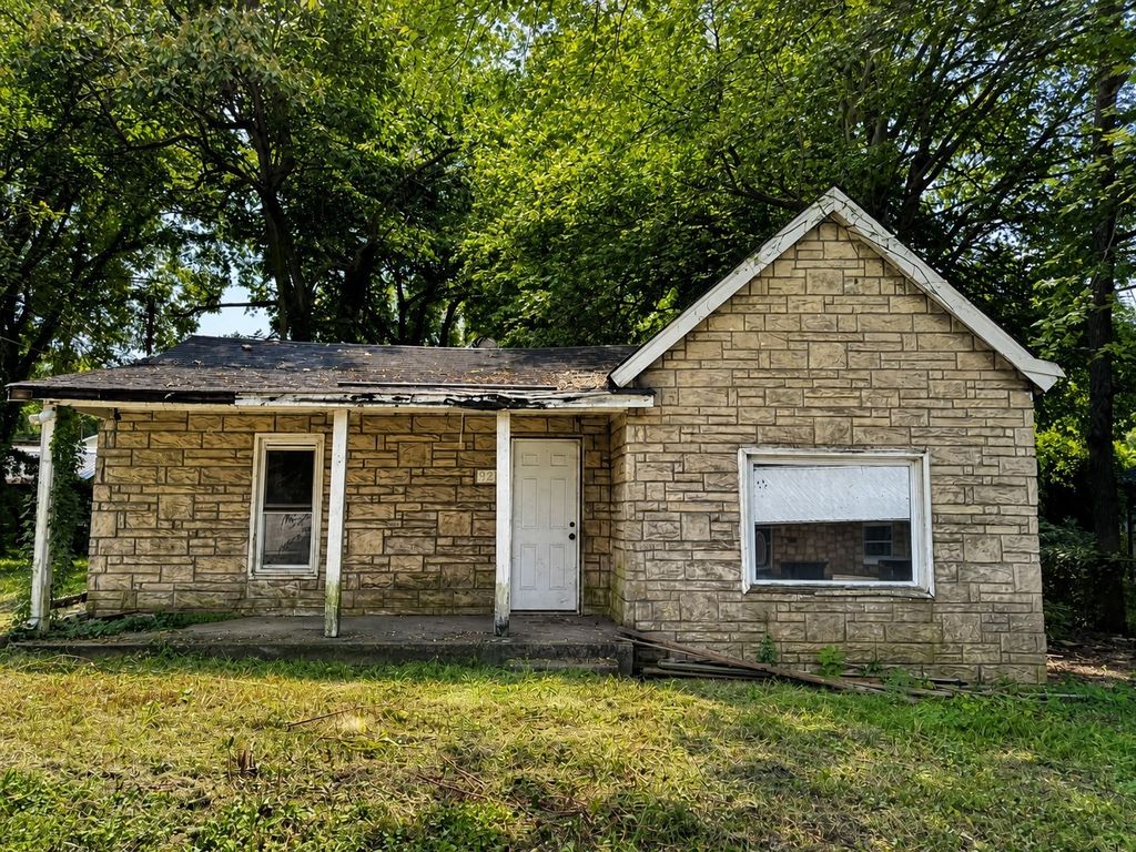 920 Carpenter St, Clarksville