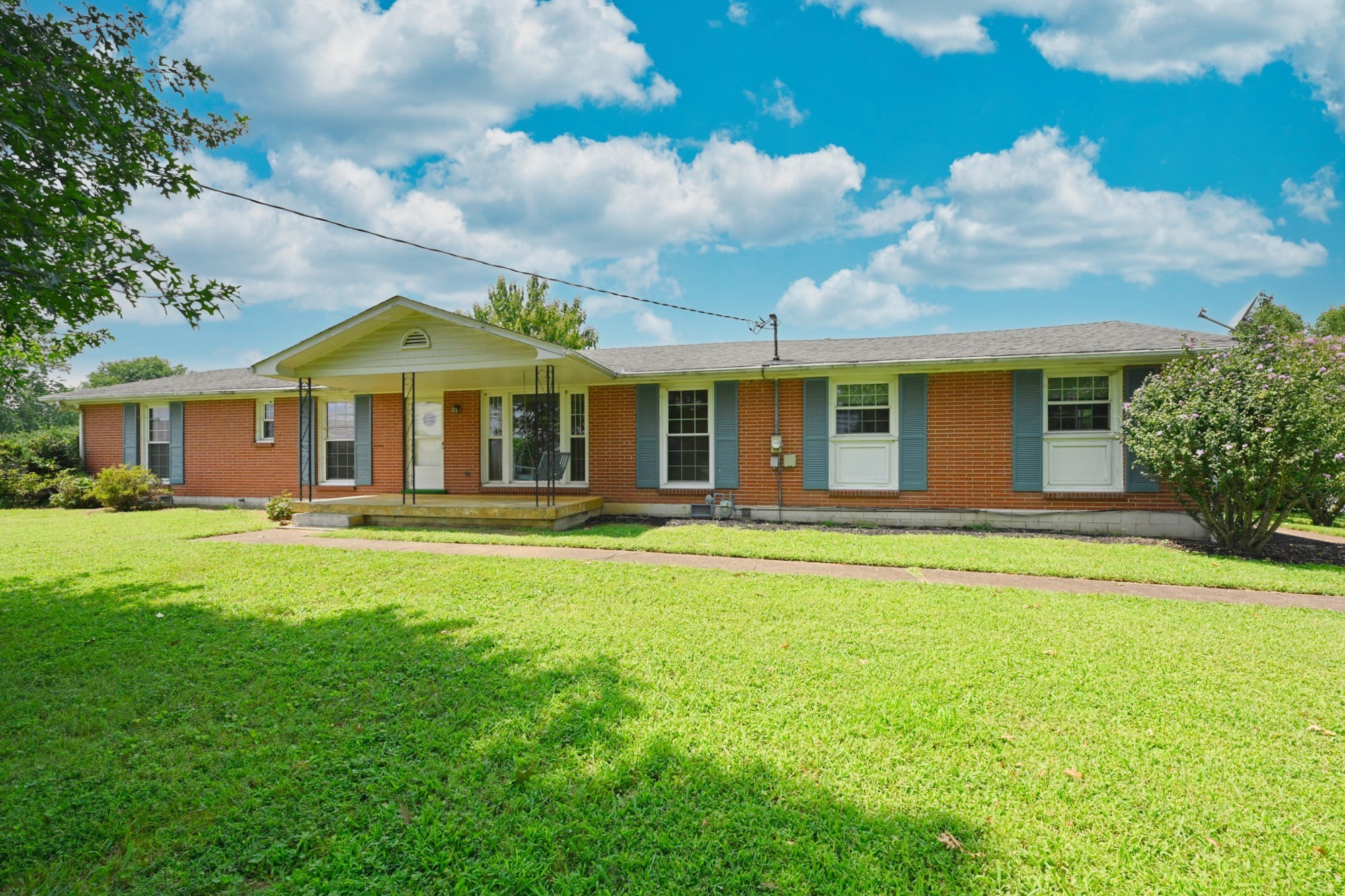 Home for sale in 101 La Sabre Dr Hendersonville, TN