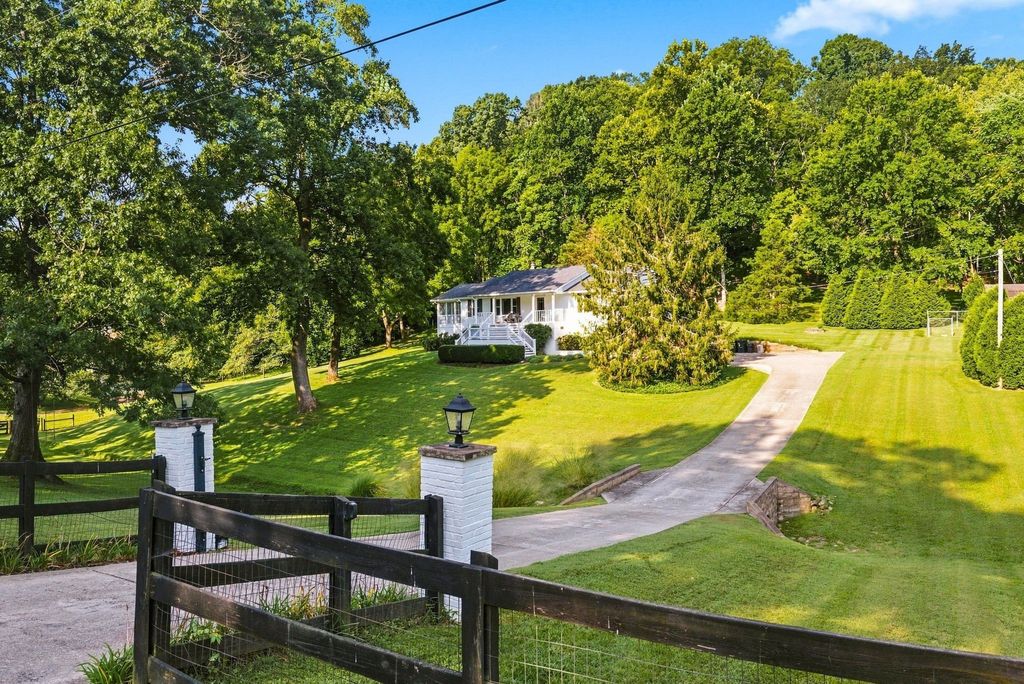 775 High Point Ridge Road, Franklin
