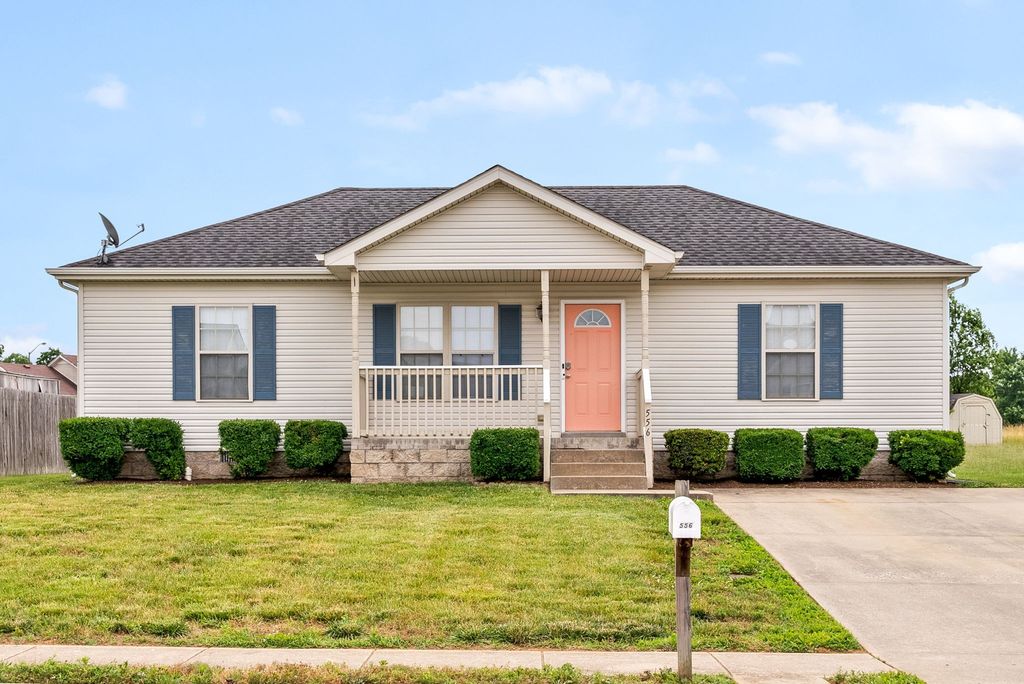 556 Oakmont Dr, Clarksville