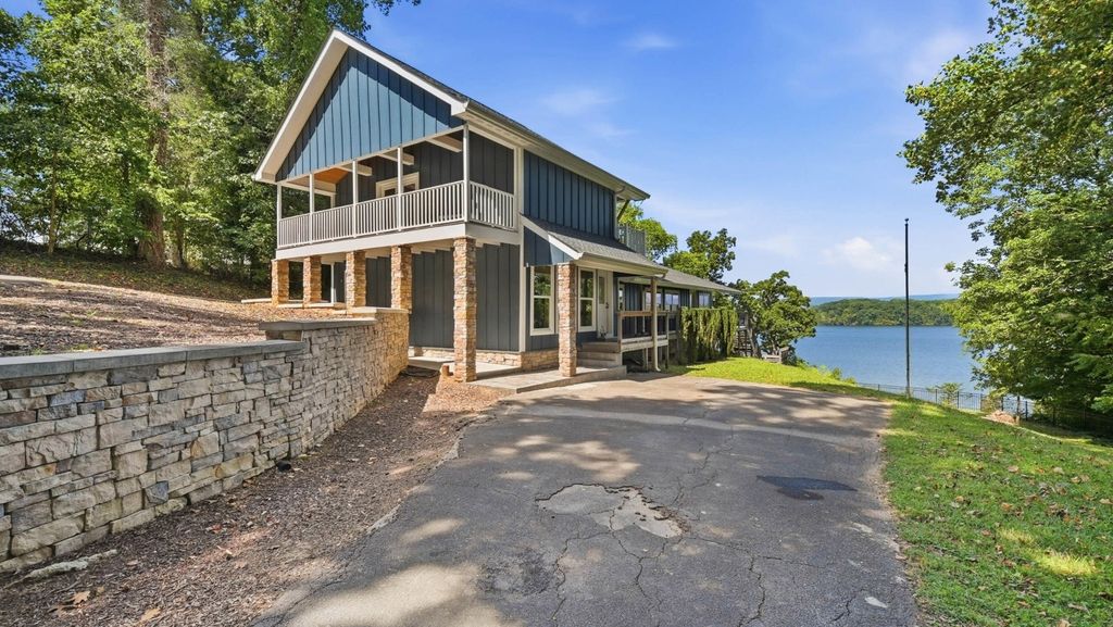14310 Bluffview Drive, Birchwood