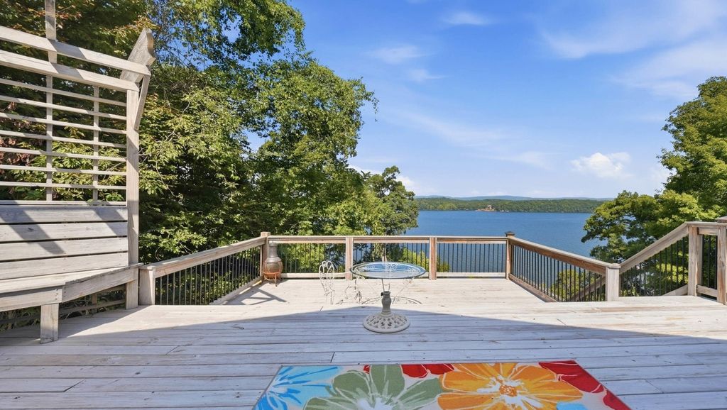 14310 Bluffview Drive, Birchwood