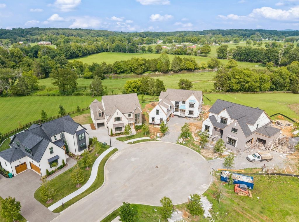 861 Brook Trl, Lebanon