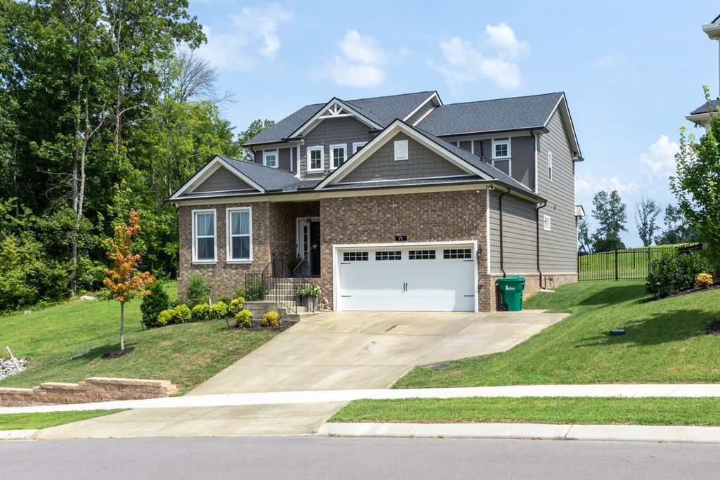 71 Remington Rd, Lebanon