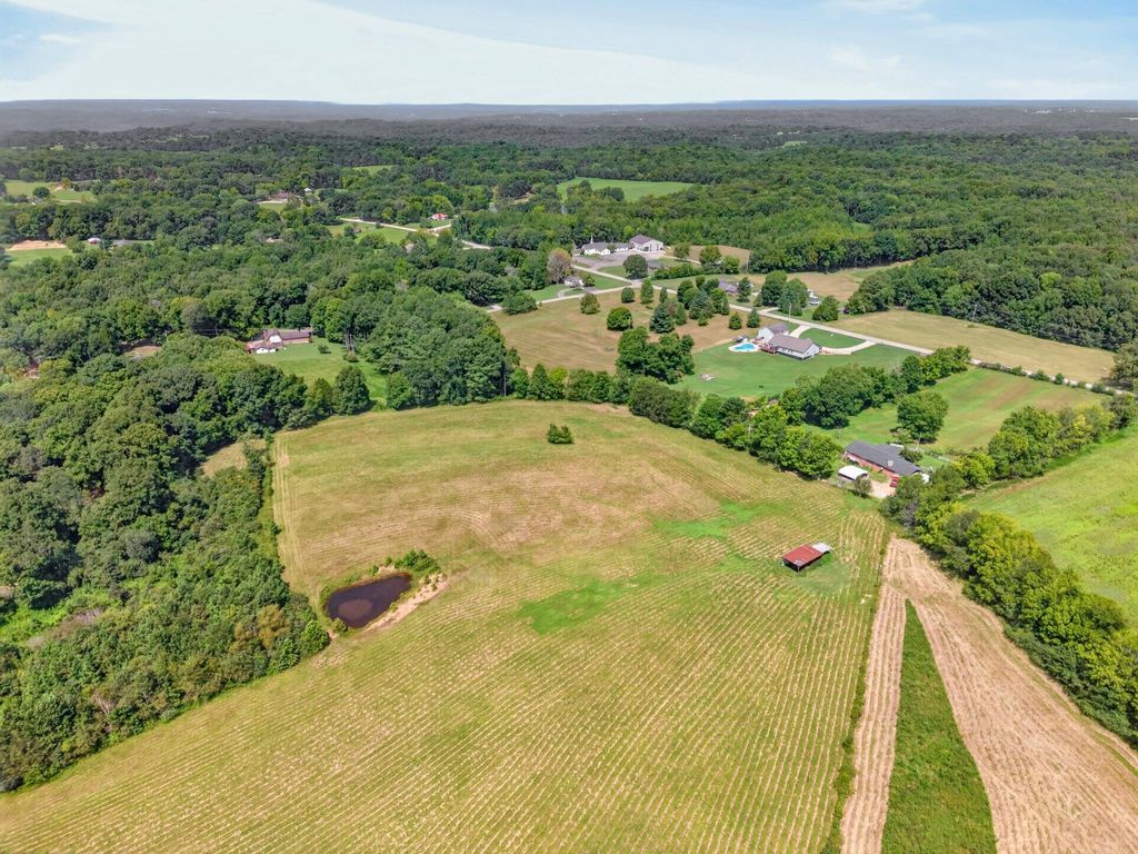 635 Houston Fielder Rd, Clarksville