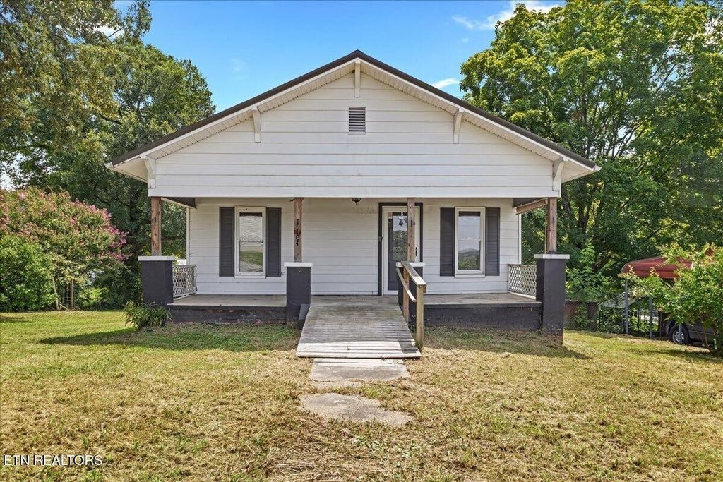 104 County Road 497, Etowah