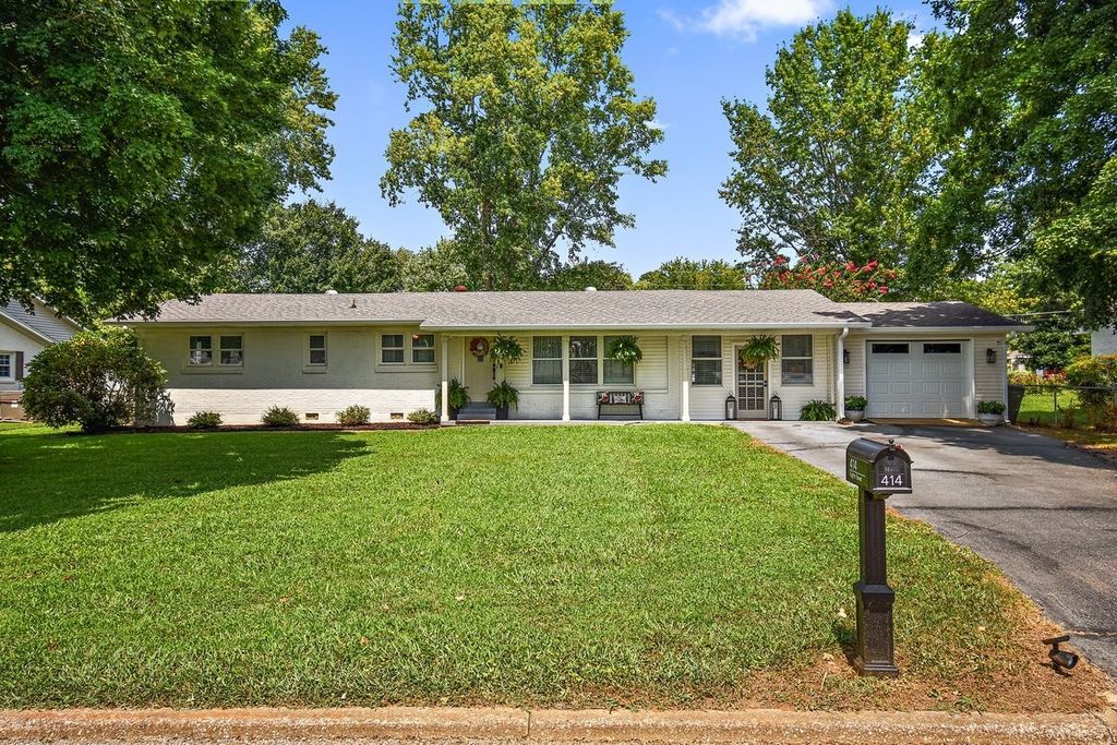 414 8th St, Lawrenceburg
