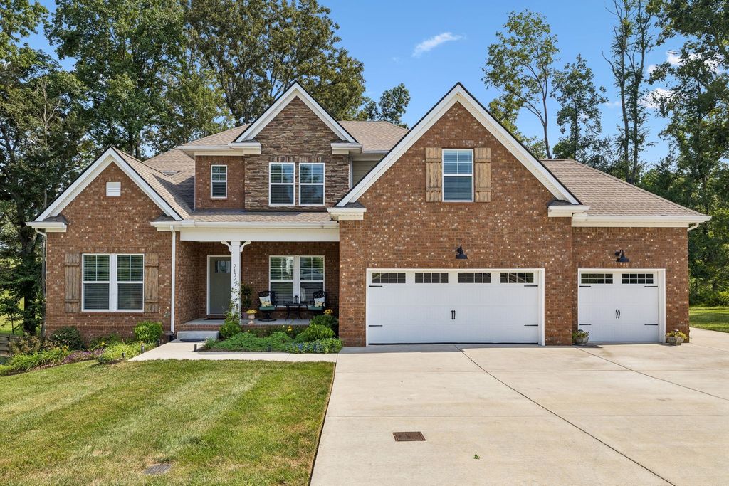 7137 Pepper Tree Cir, Fairview