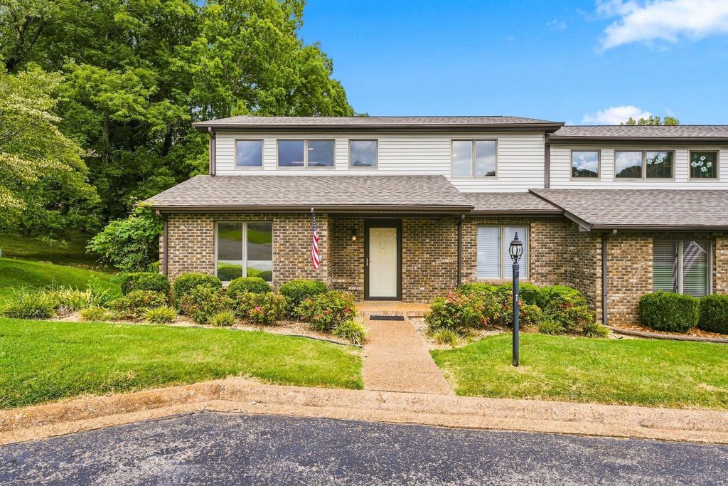 427 Country Club Ct, Clarksville