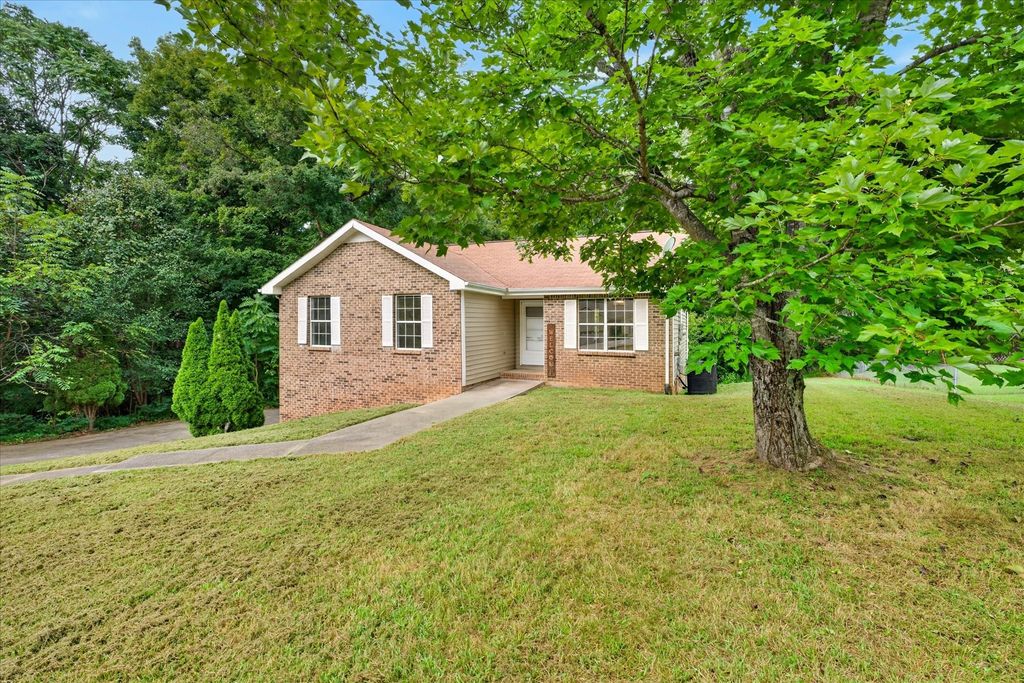 1315 Hand Dr, Clarksville