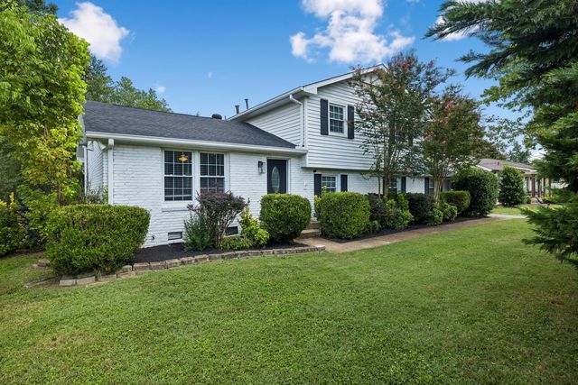 8072 Sawyer Brown Rd, Nashville