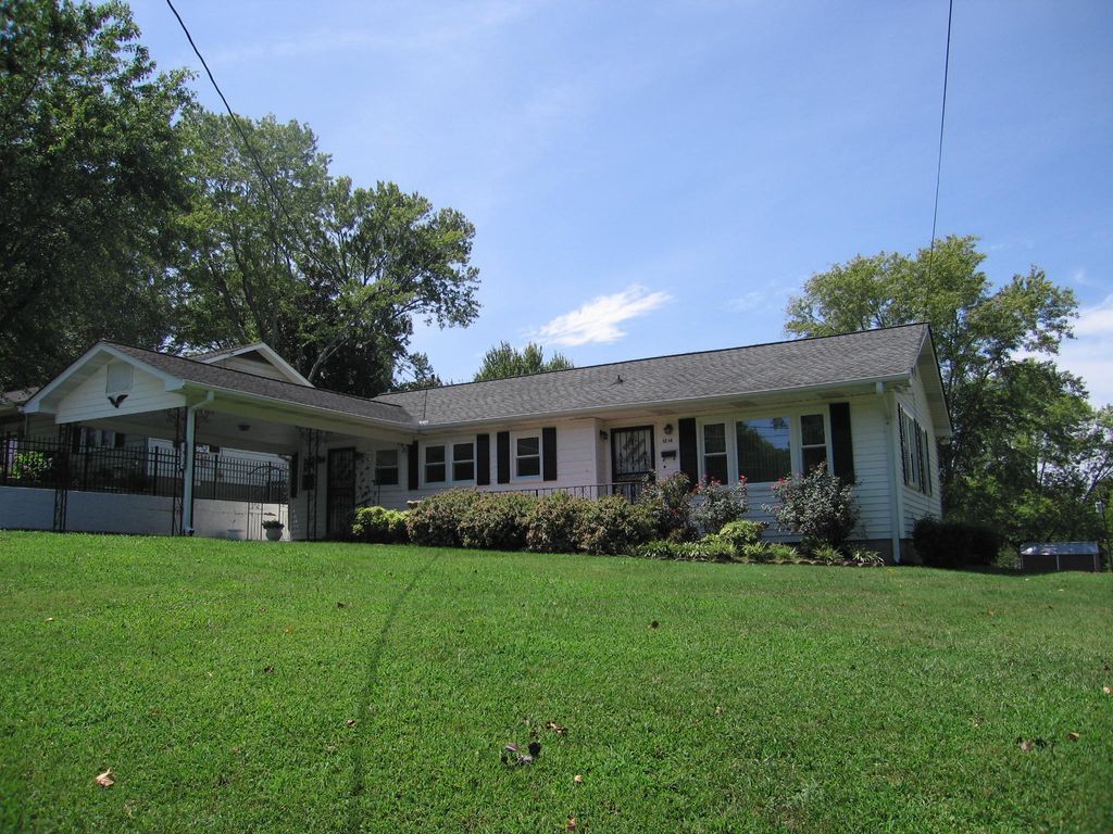 1814 Ogle Dr Se, Cleveland