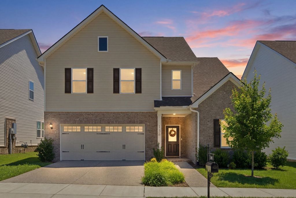 156 Hampshire Way, White House