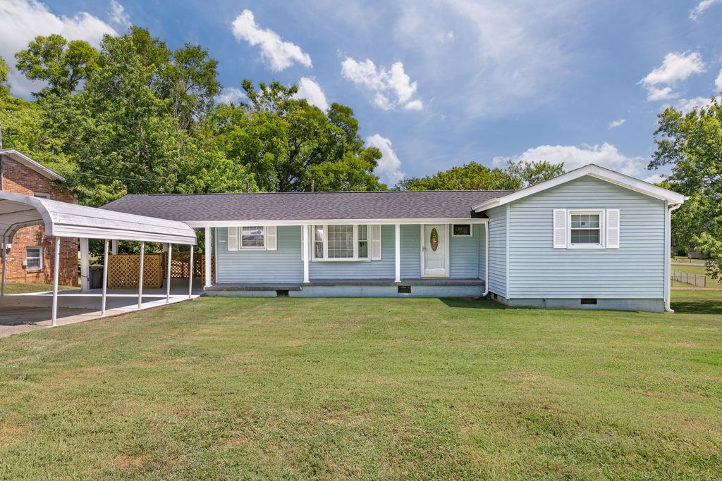 142 Circle Dr, Fayetteville