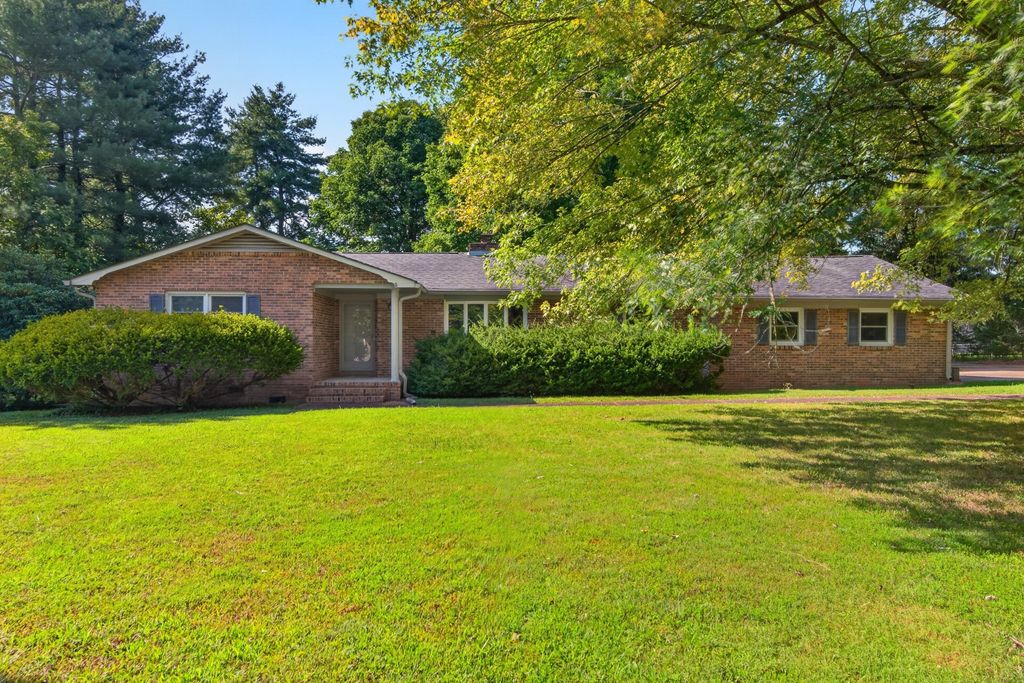 102 Picard Dr, Tullahoma