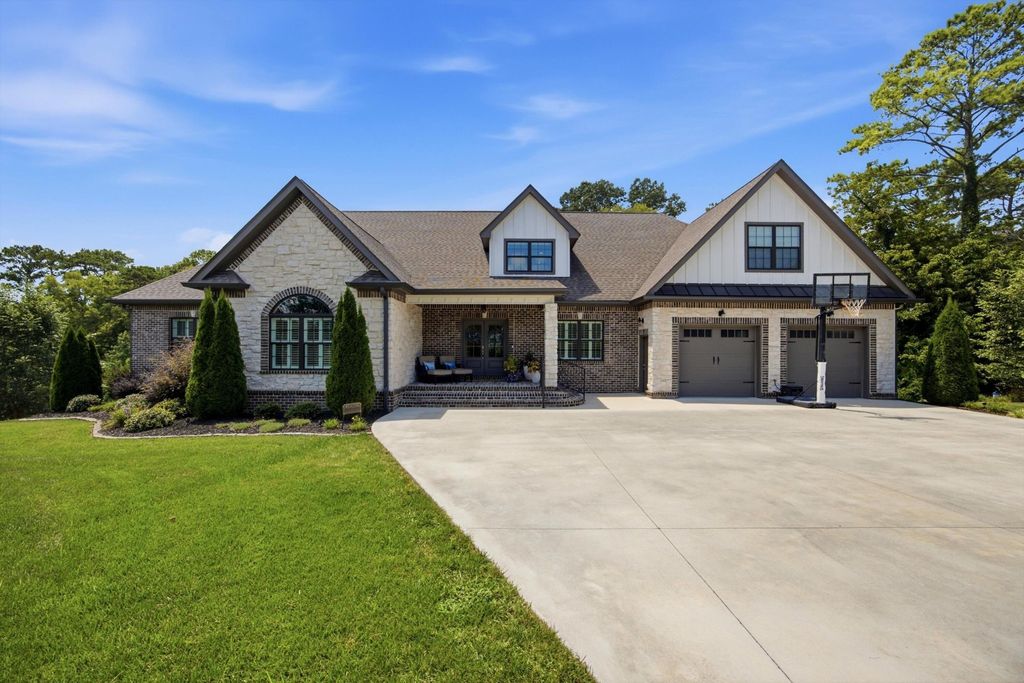 6805 Lakeshore Drive, Chattanooga