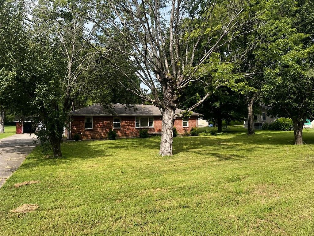 372 Main St S, Brush Creek