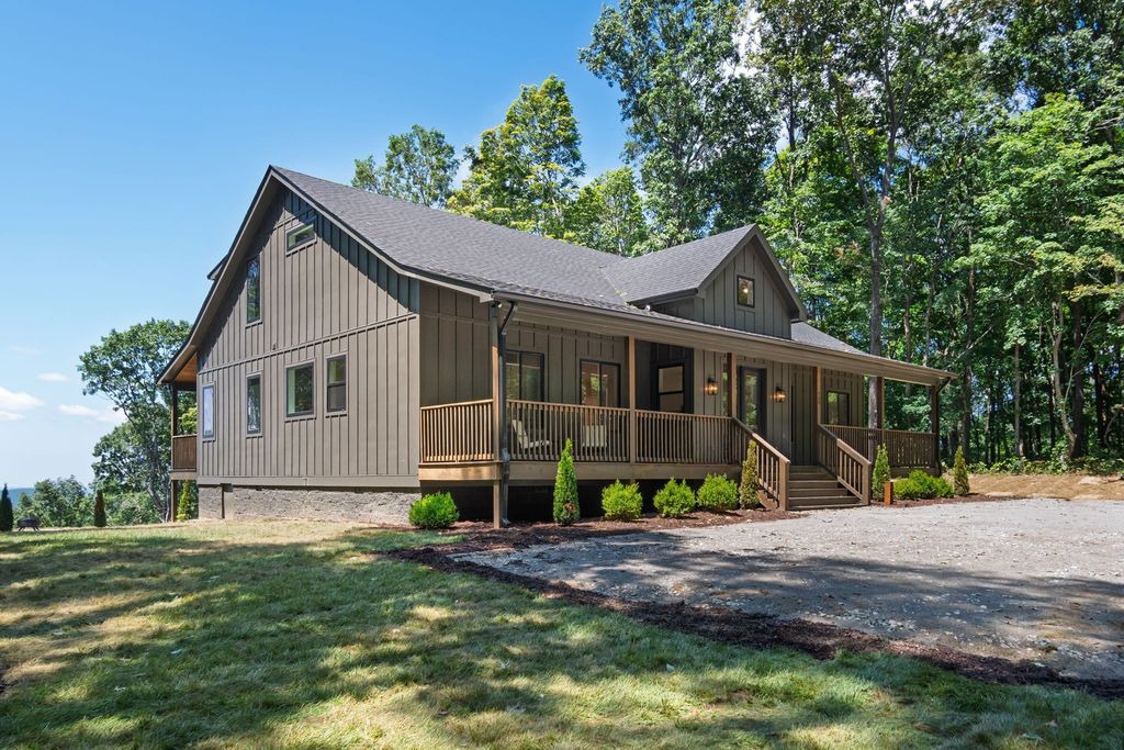 900 Valley View Drive, Altamont