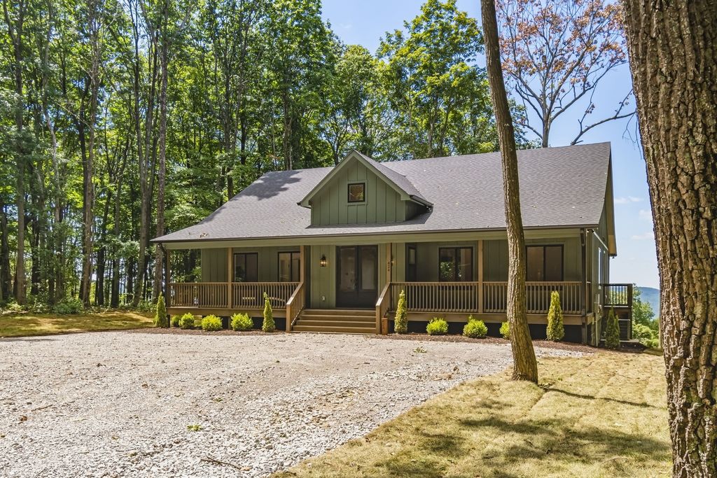 824 Valley View Drive, Altamont