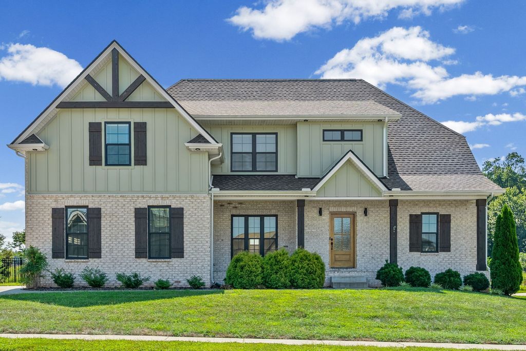 104 Sawyer Ct, Clarksville