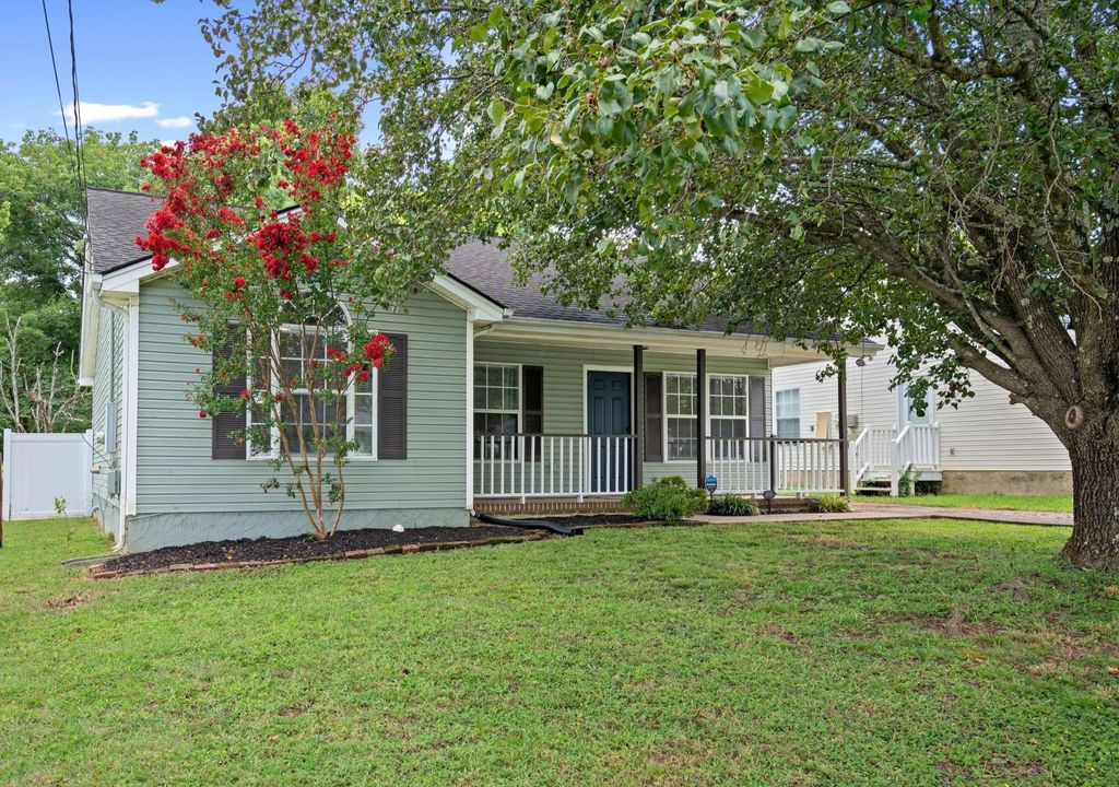 305 Cedar Park Cir, La Vergne