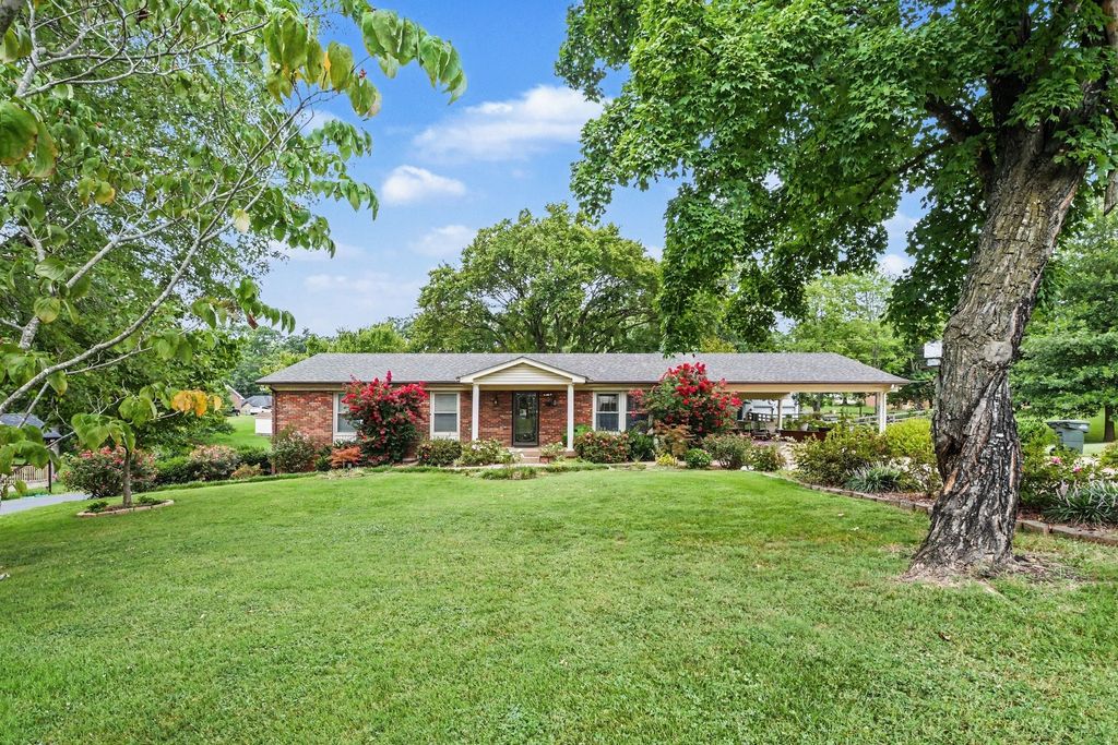 2310 Beechwood Dr, Springfield