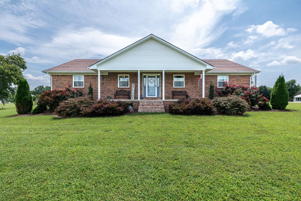 105 Monument Cir, Summertown