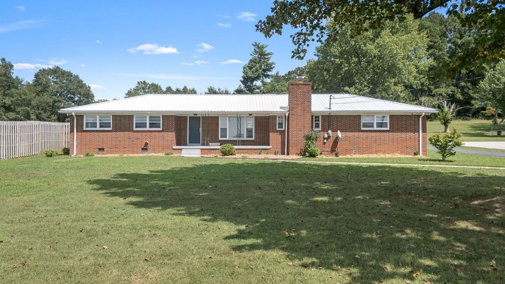 905 S Main St, Estill Springs