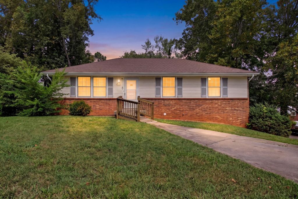 621 Linda Ln, Clarksville