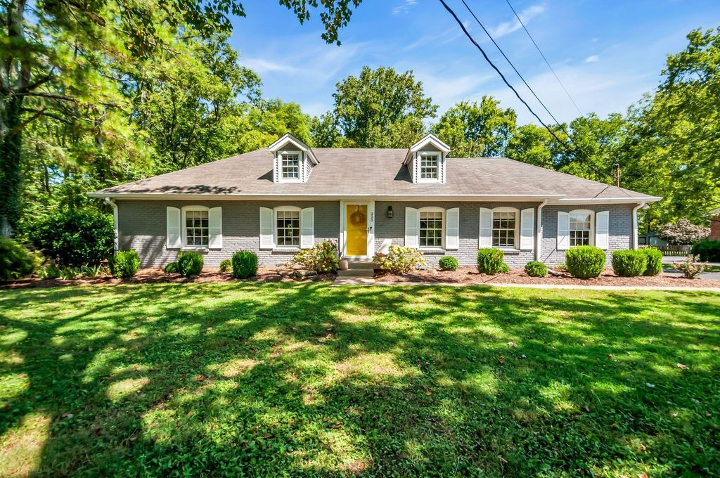 220 Stable Rd, Franklin